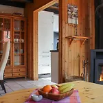 3 Bedroom Cozy In Hébergement de vacances Extertal